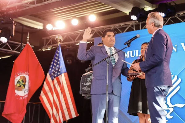Mark Cruz being sworn in